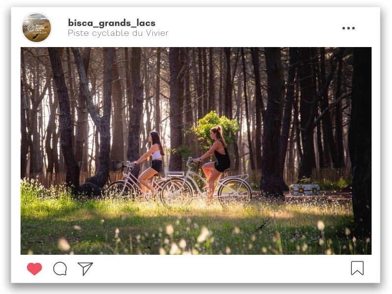 Deux jeunes filles à vélo sur les pistes cyclables de Bisca Grands Lacs
