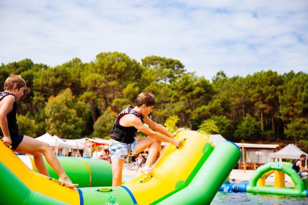 Jeux aquatiques sur le lac