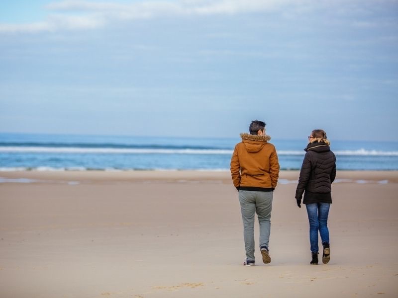 Balade en hiver en amoureux sur la plage de Biscarrosse