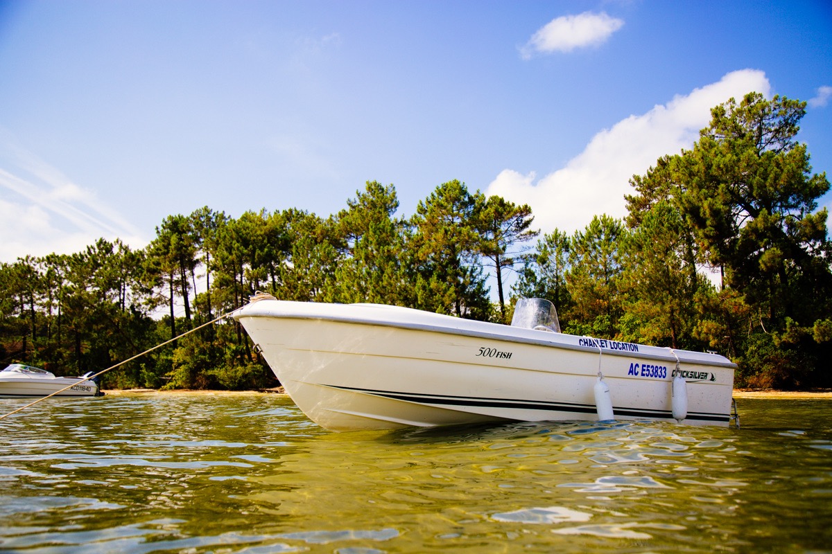 bateau sur le lac