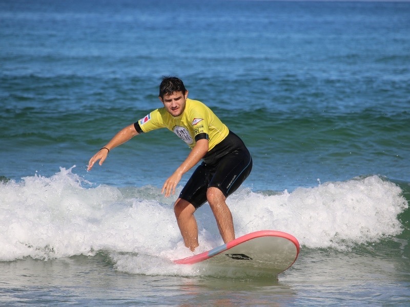 surfeur debout