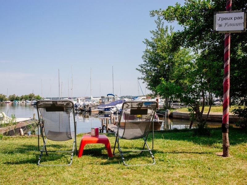 Des transats du Fanum, face au port de l'Estey à Sanguinet