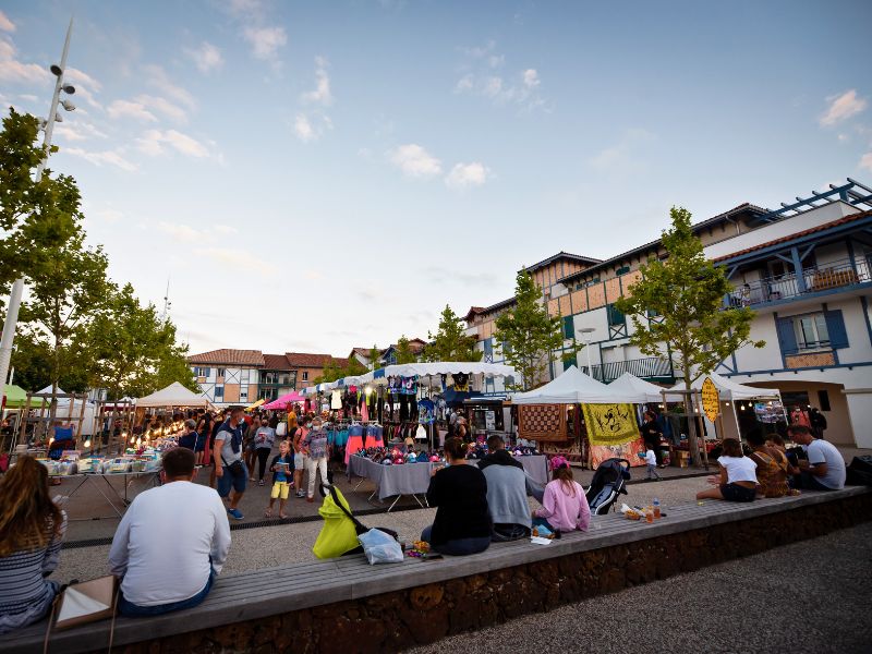 Le marché nocturne de Sanguinet