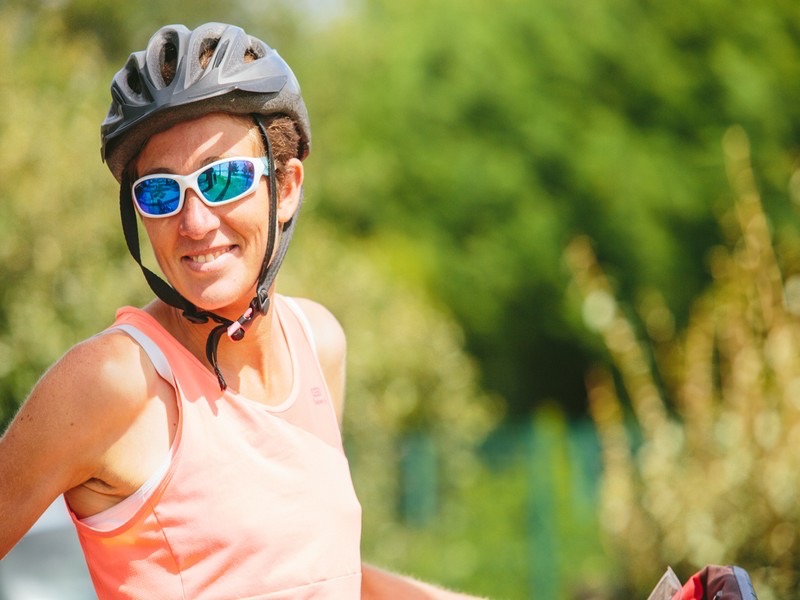 femme casque vélo