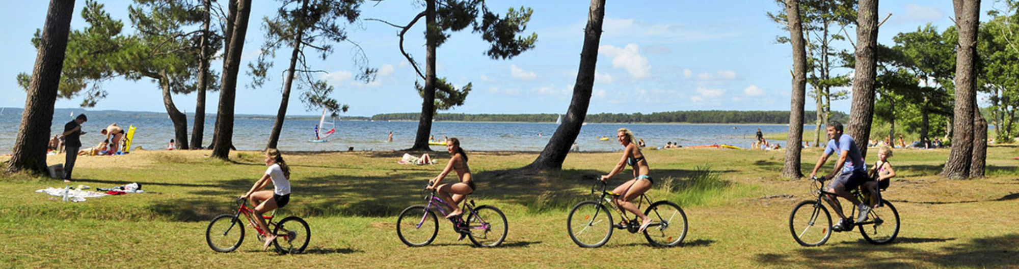 Une piste cyclable à Sanguinet, en bord de lac