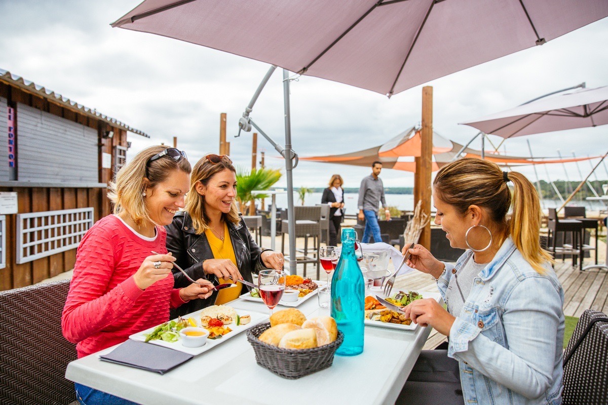 Resto au bord du lac de Biscarrosse