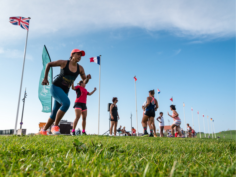 Cours de sport sur l'Esplanade à Bisca Grands Lacs
