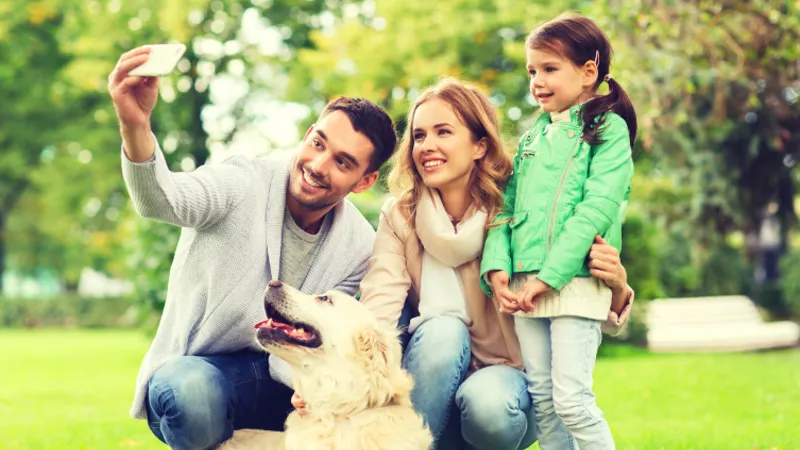 Famille avec son chien