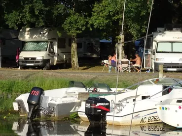 aire-camping-car-ste-eulalie-en-born