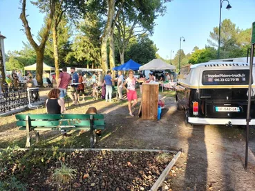 Bières Truck Landes & Gironde 7. Soirée au marché village Taller - BT Landes Bières Truck Landes & Gironde 7. Soirée au marché village Taller - BT Landes