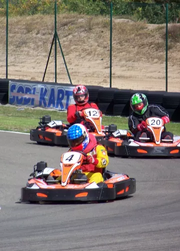 Karting sur le circuit de Biscarrosse