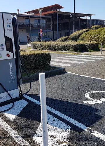 Borne de recharge electriques voitures à Biscarrosse Plage