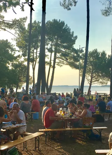 Repas au bord du lac de Sanguinet