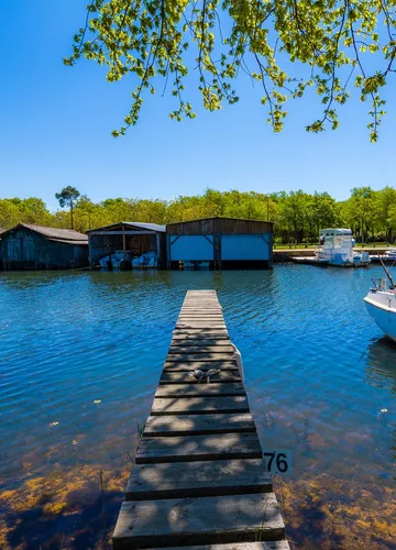 Les Ports de Gastes & ses hangars à bateaux