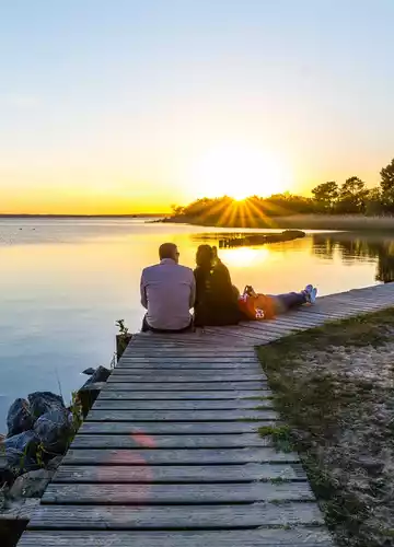 Coucher de soleil en amoureux sur le lac de Parentis