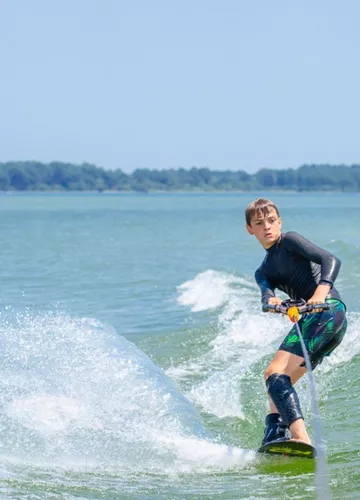 Ski nautique sur le lac de Sanguinet