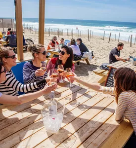 Organiser un EVJF à Biscarrosse : le guide complet 