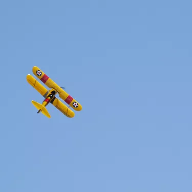 Un avion dans le ciel de Latécoère à Biscarrosse