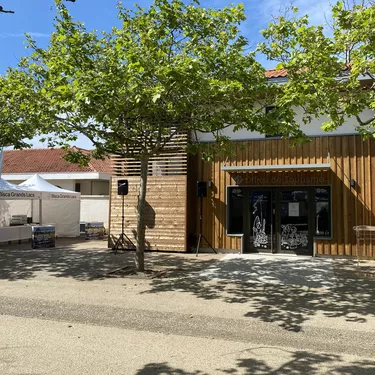 La nouvelle facade de l'Office de Tourisme de Biscarrosse-Plage La nouvelle facade de l'Office de Tourisme de Biscarrosse-Plage