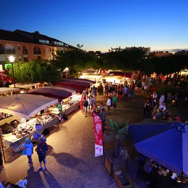Le marché nocturne de Biscarrosse Le marché nocturne de Biscarrosse