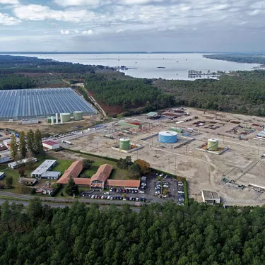 Vue drone de l'entreprise de pétrole Vermilion à Parentis-en-Born