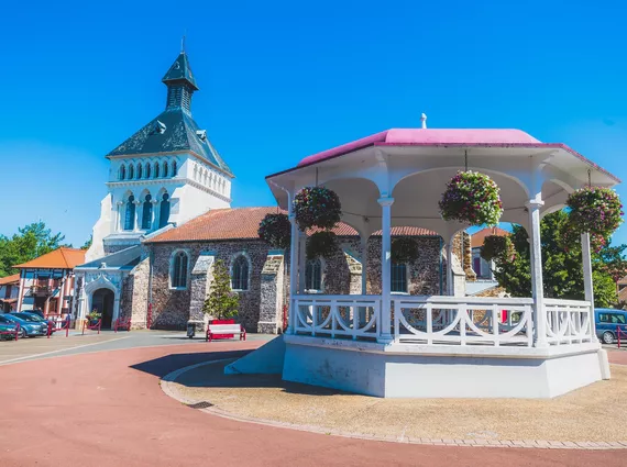 L'église Saint Pierre de Parentis en Born