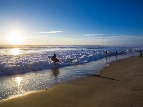 Surf sur l'océan atlantique