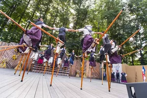 Spectacle et initiation des échassiers landais Les Hérons des Lacs Spectacle et initiation des échassiers landais Les Hérons des Lacs