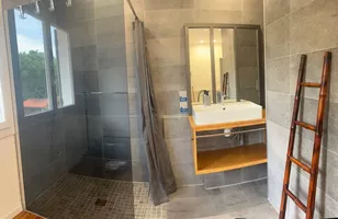 23. douche italienne lavabo pano