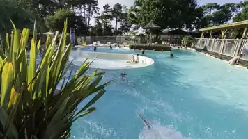 piscine-camping-le-lac-de-sanguinet-lac-de-cazaux-sanguinet
