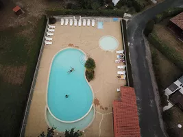 camping-plage-des-aigrettes-piscine-2